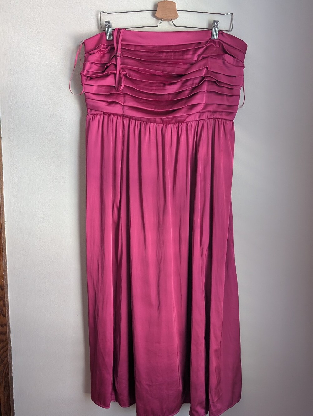 Abercrombie & Fitch Fuchsia Emerson Strapless Pleated Bodice Satin Midi Dress - Picture 1 of 4